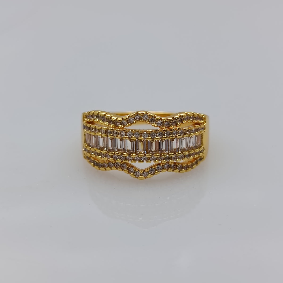 Sparkling Zircon Solitaire Ring/Uk11